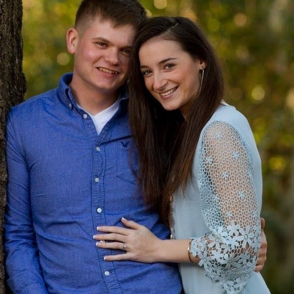 Meet your Posher, Caitlin - Picture 4 of 6